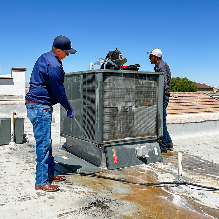 hvac-contractor-doing-maintenance-at-commercial-building-rooftop-unit-el-paso-tx