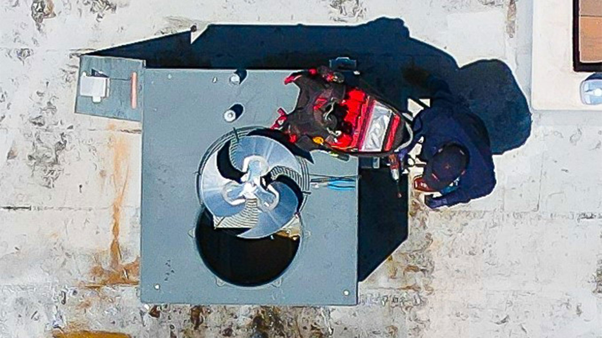 aerial-view-of-hvac-technician-repairing-air-conditioner-unit-at-rooftop-el-paso-tx